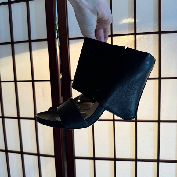 Black Women's Open-Toe Block Heel Sandals - Picture 6 of 8